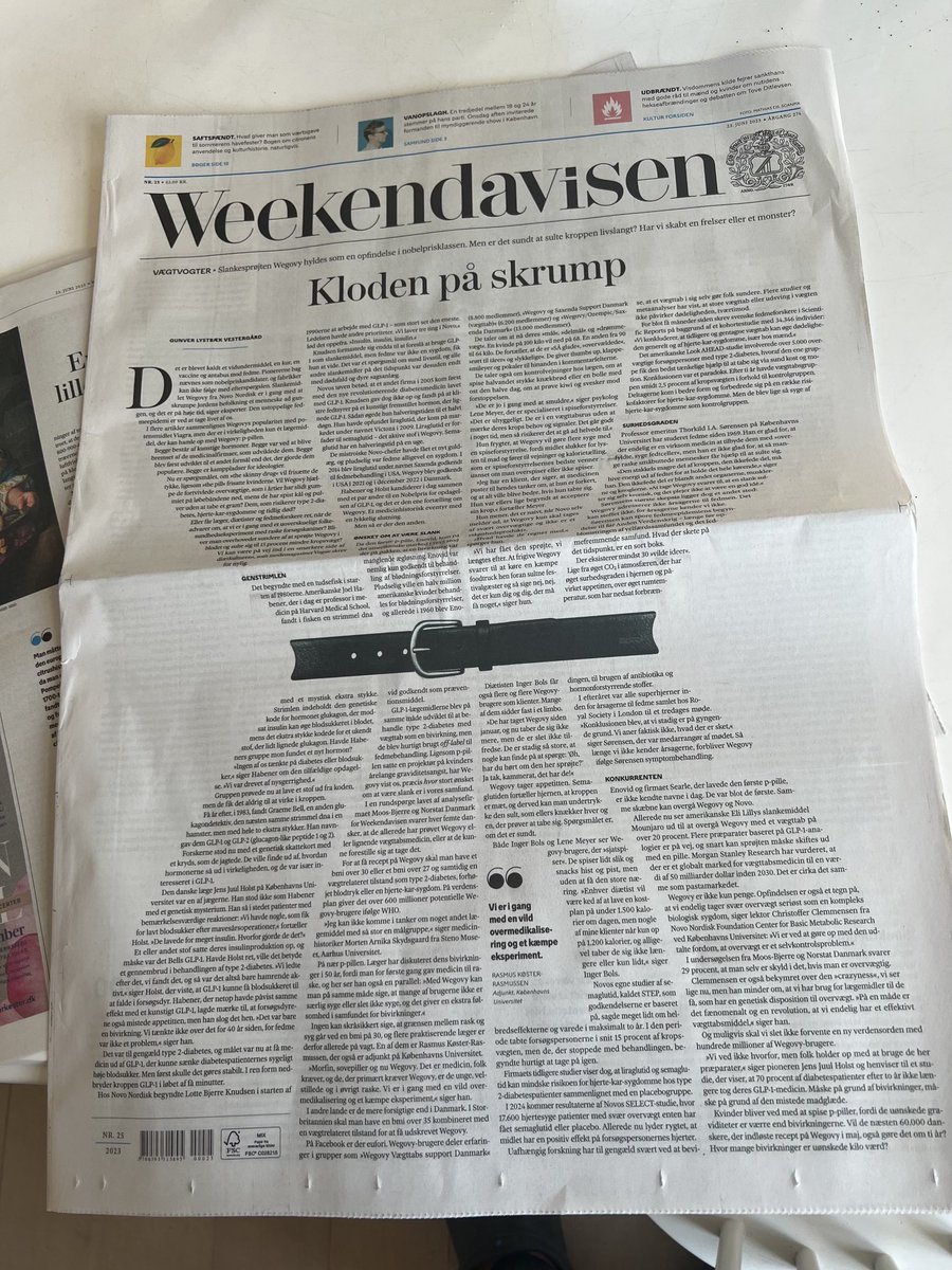 Weekendavisens Bogsektion tryller med det grafiske: Der er et virtuelt hul igennem side 11, hvor avisen bringer en læseværdig anmeldelse af min bog ”Hul igennem”. Virkelig elegant leg med avismediet! Også forsiden om slankemedicin er fornemt tilrettelagt