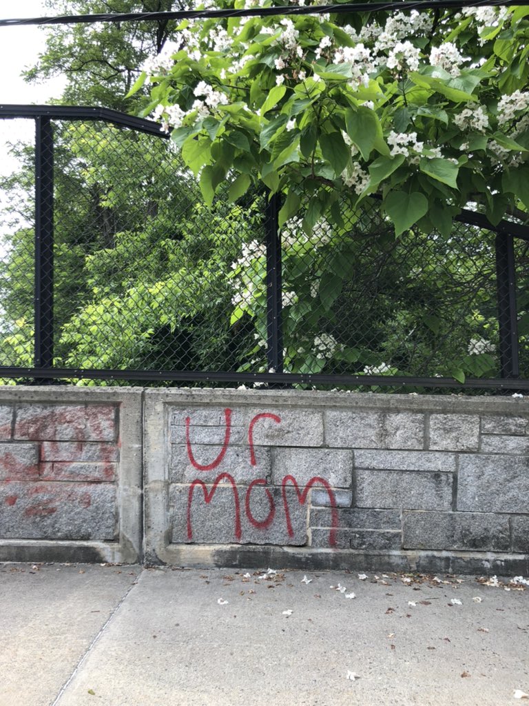 gmhackerman's tweet photo. wholesome graffiti is a subtle yet profound art https://t.co/V4jqsC8x2A