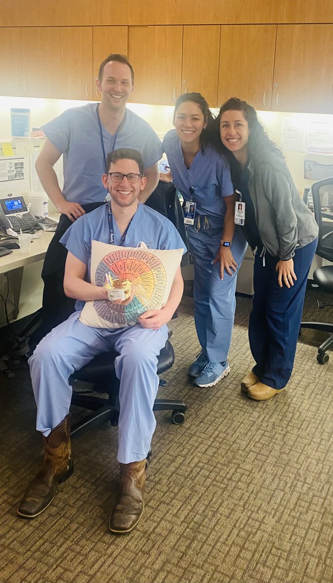 Saying goodbye to the chiefs is always tough.  This Parkland team, led by chief @natechertack will be tough to beat.  @ToriTroesch @AWoloshuk @MeganYDevine and Ross Gillum (in the OR).  #Parklandstrong 💪🦾

@UTSWUrology