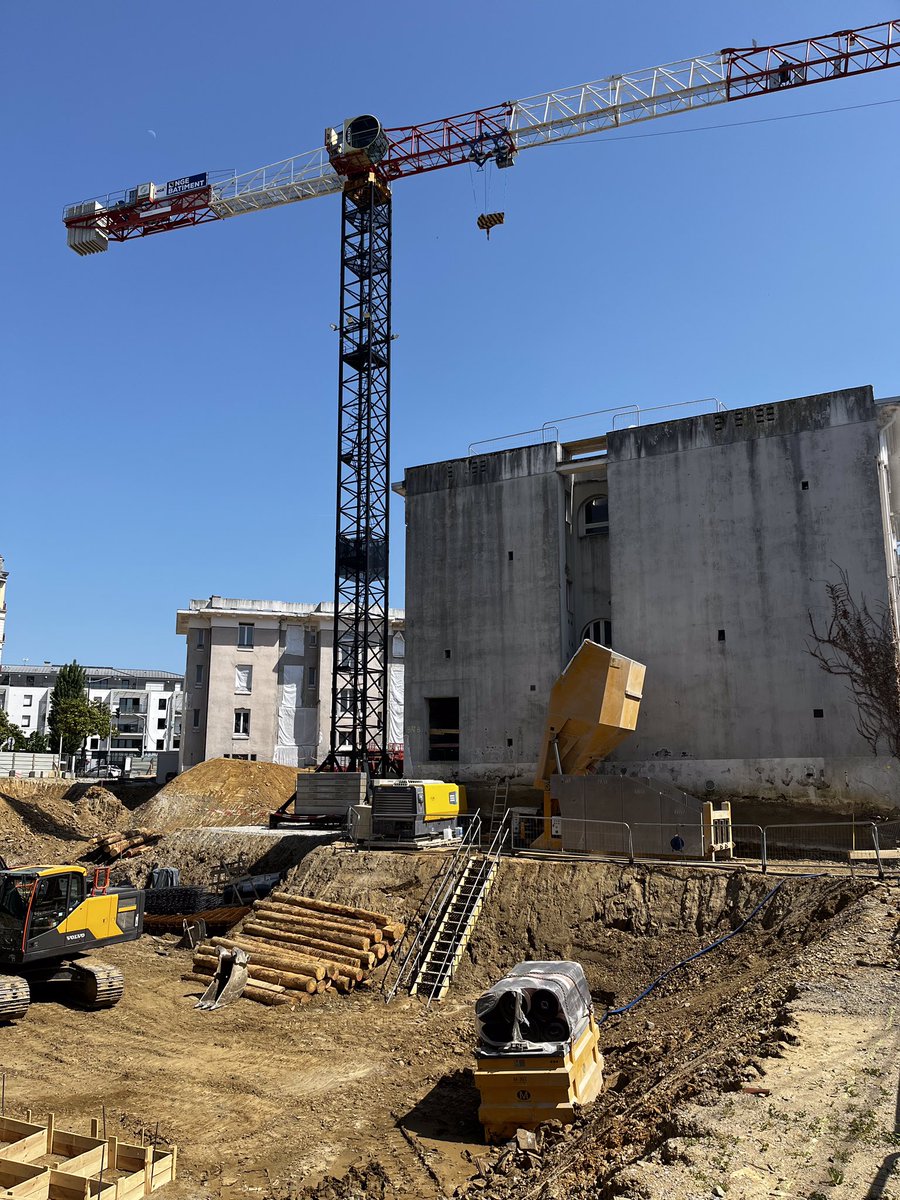 NgeBatiment's tweet photo. Seulement 1 mois après le début des #travaux, nos équipes sur place ont d’ores et déjà réalisé 100% des fondations✅  
Maître d’ouvrage : @Bouygues_Immo
Architecte : CARTA - REICHEN ET ROBERT ASSOCIES ARCHITECTES URBANISTES
 
Fin des travaux prévu courant 2025 📅
@groupe_NGE https://t.co/ghA07Fqspp