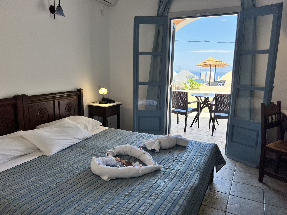infinitytrip_yk's tweet photo. Oia Santorini

サントリーニ島のイアで泊まった宿が最高だった✨ https://t.co/UjxeGOGJ47