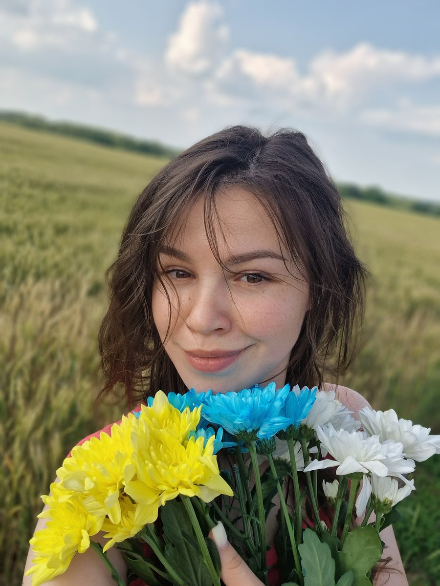 Happy Birthday to Me. Today I am 33. When we greet each other - we wish happiness, health, love, longevity and Victory of Ukraine. Both adults and children say these words. And today I will just say: Victory to Ukraine!🇺🇦🇺🇦🇺🇦