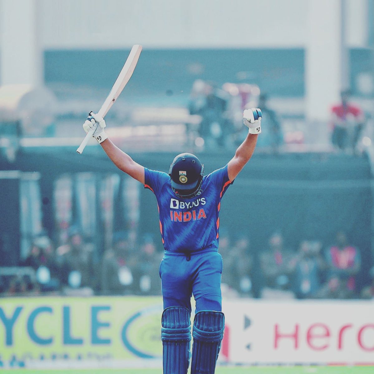 Ome of the best moment in past few months.

#RohitSharmaRules16 #16YearsOfRohitSharma