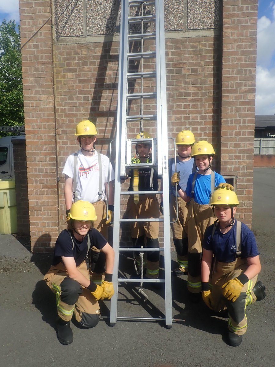 Congratulations to pupils from Flint High who attended this week’s Phoenix course at Flint Fire Station, learning all about the importance of communication, teamwork and respect 🙌👏