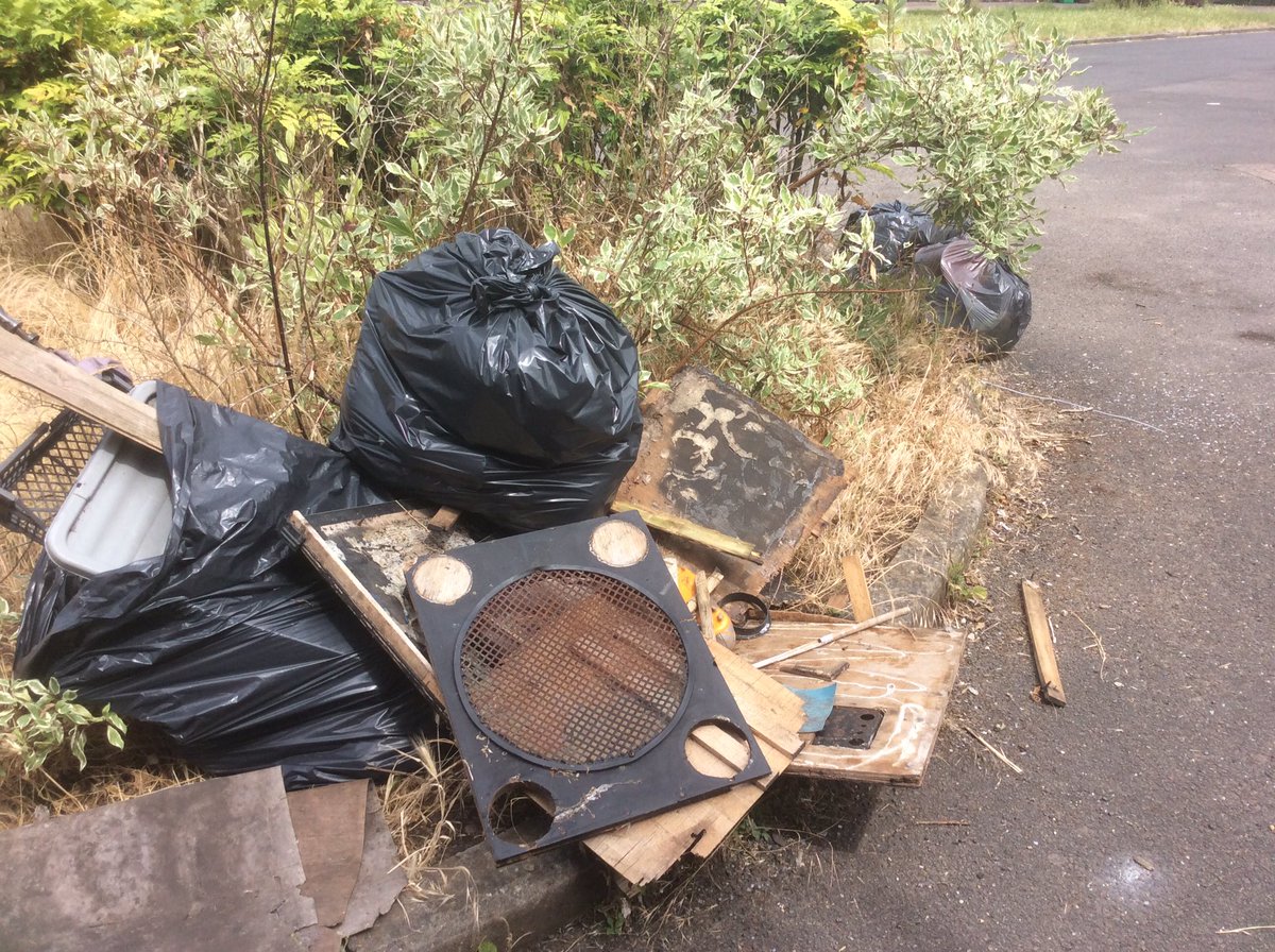 The Lenton Recycling Centre must be closed Kennington Road Radford #Nottingham #NG8 Didn’t have much as kids but we had pride #FlyTipping #WasteCrime