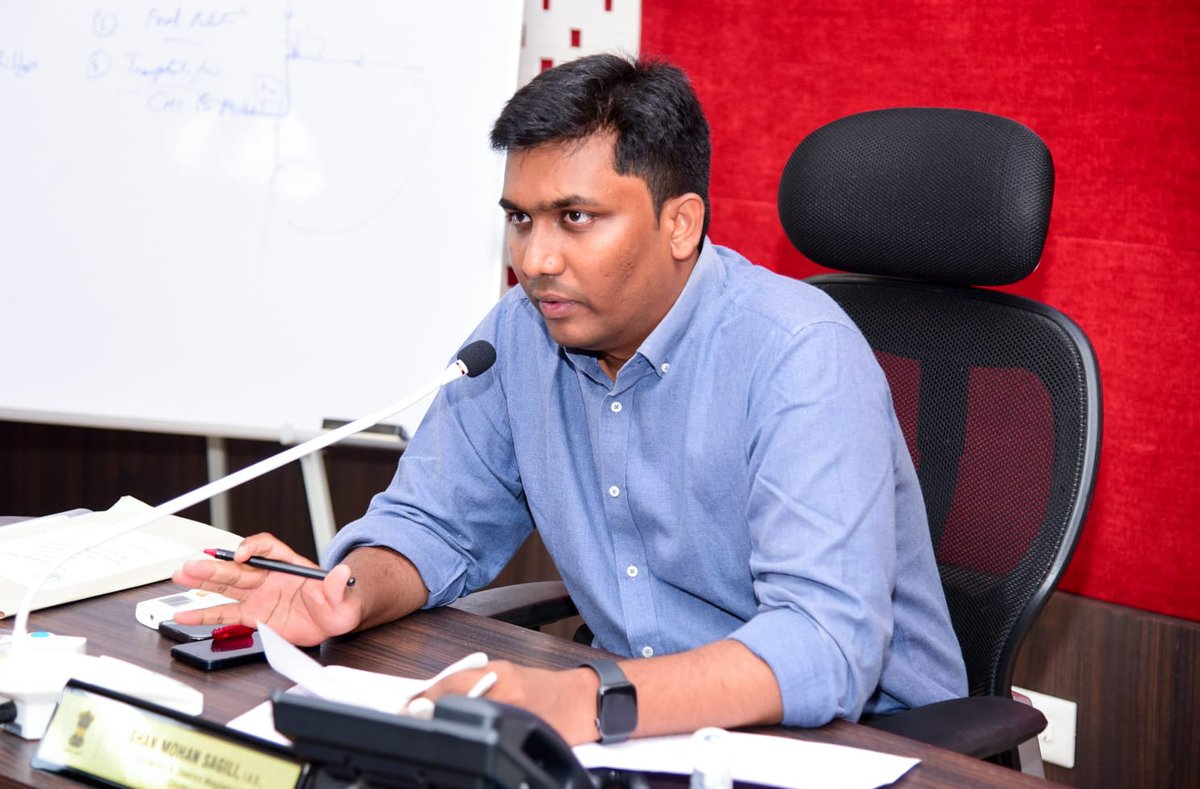 CollectorC72819's tweet photo. చిత్తూరు జూన్ 23: స్థానిక జిల్లా సచివాలయం లోని సమావేశపు మందిరం లో మెడికల్ డిపార్ట్మెంట్ మరియు అన్ని మండలాల పి.హెచ్.సి మెడికల్ ఆఫీసర్లతో సమీక్షా సమావేశం నిర్వహించిన జిల్లా కలెక్టర్ సగిలి షన్మోహన్. https://t.co/ZNkFpN0vRK