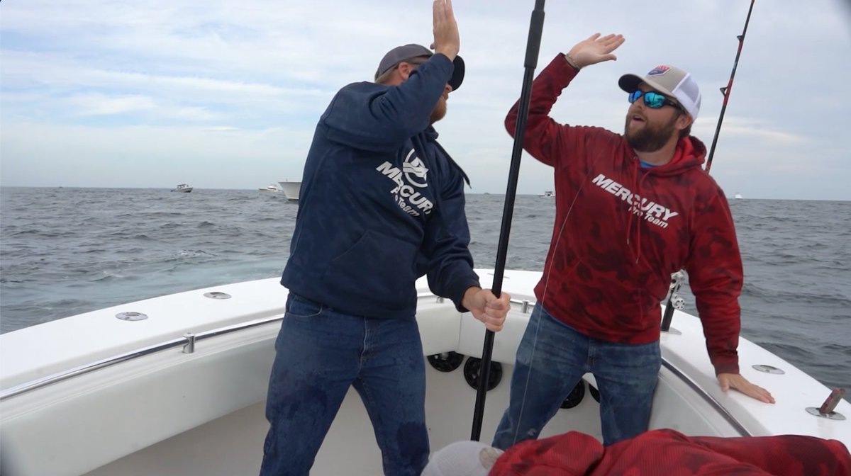 taco_marine's tweet photo. High fives for the weekend! 
@fishliquidfire 
#TrollTheEdge #tacomarine #liquidfirefishing #sportfishing #weekendvibes #friyay #offshorefishing #saltwaterfishing #tournamentfishing #angler #highfive #northcarolina #offshore #saltwater https://t.co/yLoOGqCLbH