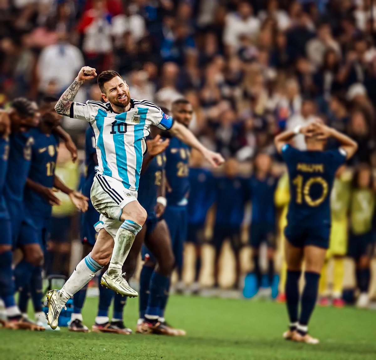 “Al principio fue genial mi llegada a París, recibí mucho apoyo. Pero después la gente empezó a tratarme diferente, hubo una ruptura con una parte de la gente.

Me queda el recuerdo de que Ney y Kylian me apoyaron desde el principio en París”.

Lionel Messi, en <a href="/beinsports_FR/">beIN SPORTS</a>.
