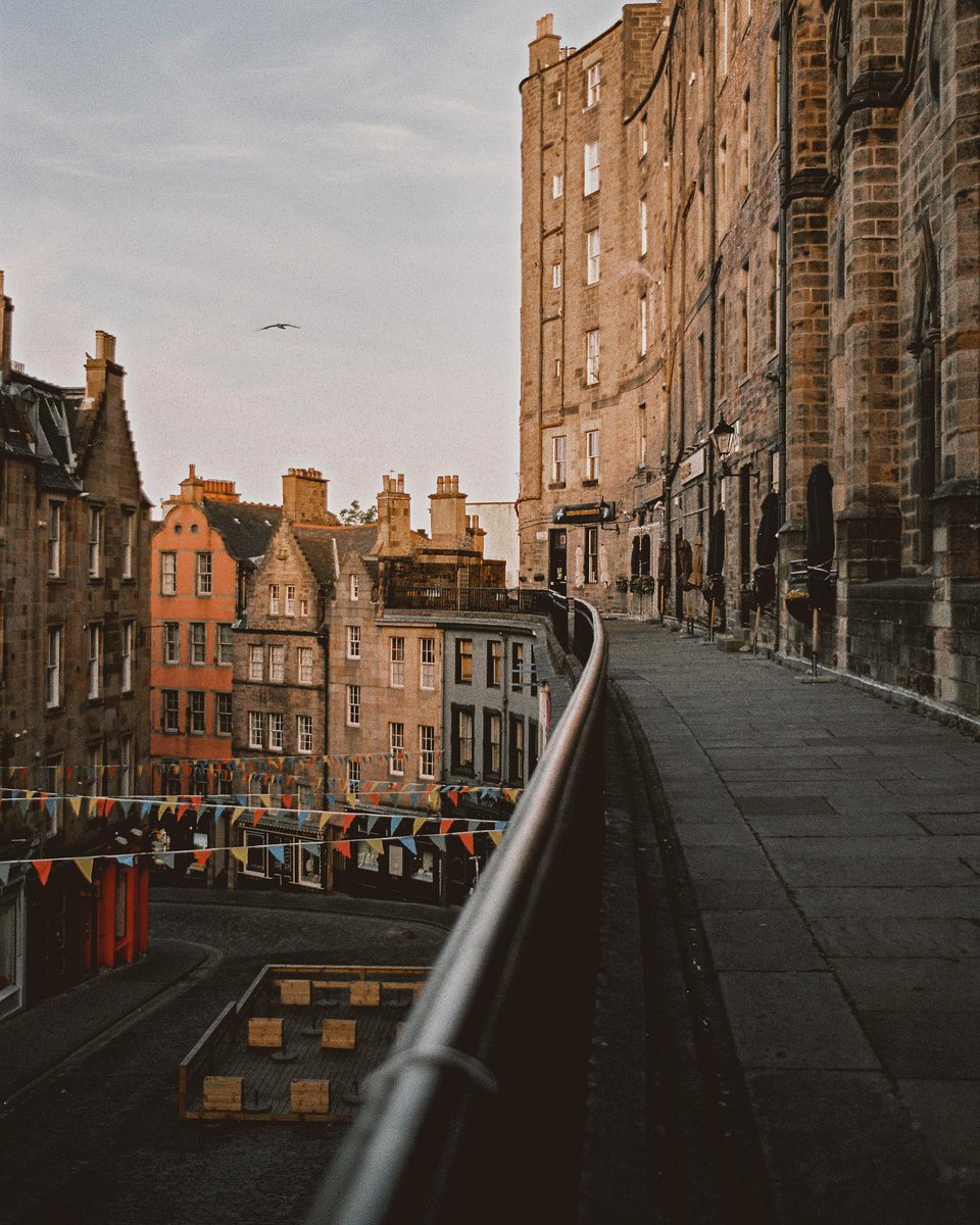 Victoria Street, Edinburgh by comewithkris
