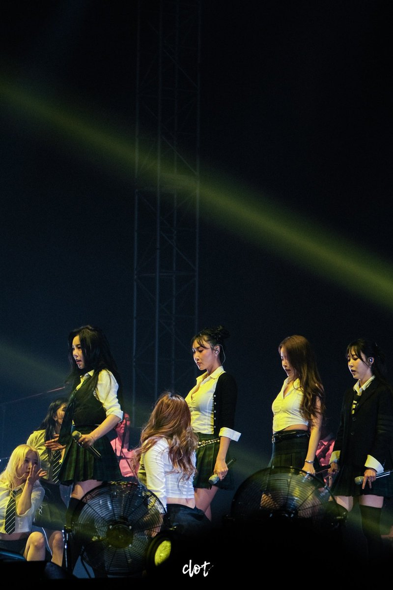 guardofmmm's tweet photo. i used to think fan-girling over sth or sbd is a waste of time
not till I fall deeply into the charms of Mamamoo

they don’t come from fancy background
they were boycotted because they don’t meet the standard korean beauty
they were asked to disband because of their appearance https://t.co/JaHbWnz68B
