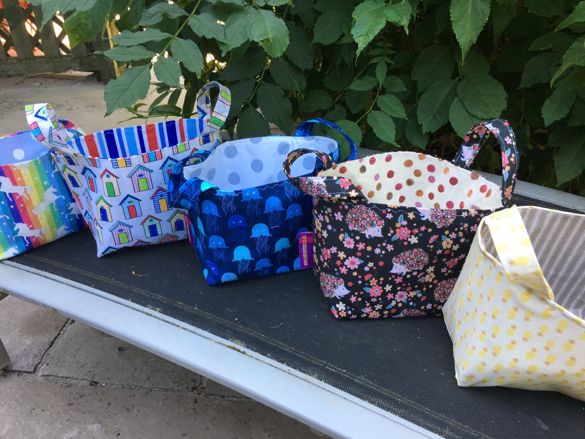 Do you love unicorns? Beach huts, jellyfish, hedgehogs or pineapples? Reversible baskets to use inside or out! More info just ask! #giftsforher #homedecoration #homedesign #womaninbizhour