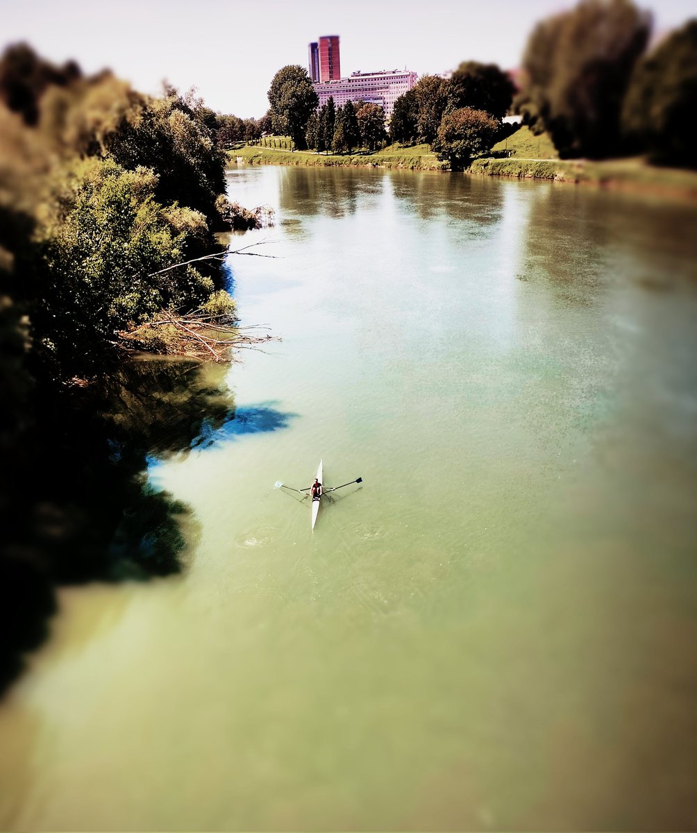 milkoscag's tweet photo. #Turin canottaggio sul #Po ponte #Balbis a #Torino https://t.co/s7Zjq9d26T