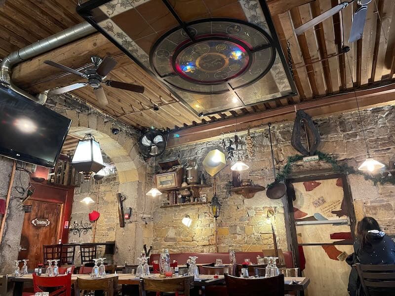 Are you headed for Lyon anytime soon? Here's what you should do once you're there! And eating in a "bouchon" tops the list. offbeatfrance.com/things-to-do-i… #lyon #france