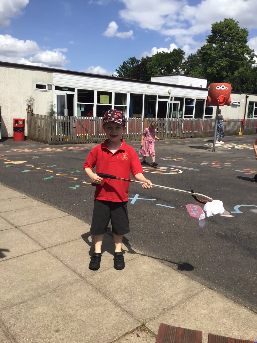 Did you know that we have a rota for litter picking? Year 1 looked after their playground well on Wednesday. #ecoyorkemead @ecoyorkemead #yorkemead #ecoschool #litterpicking #cleanearth