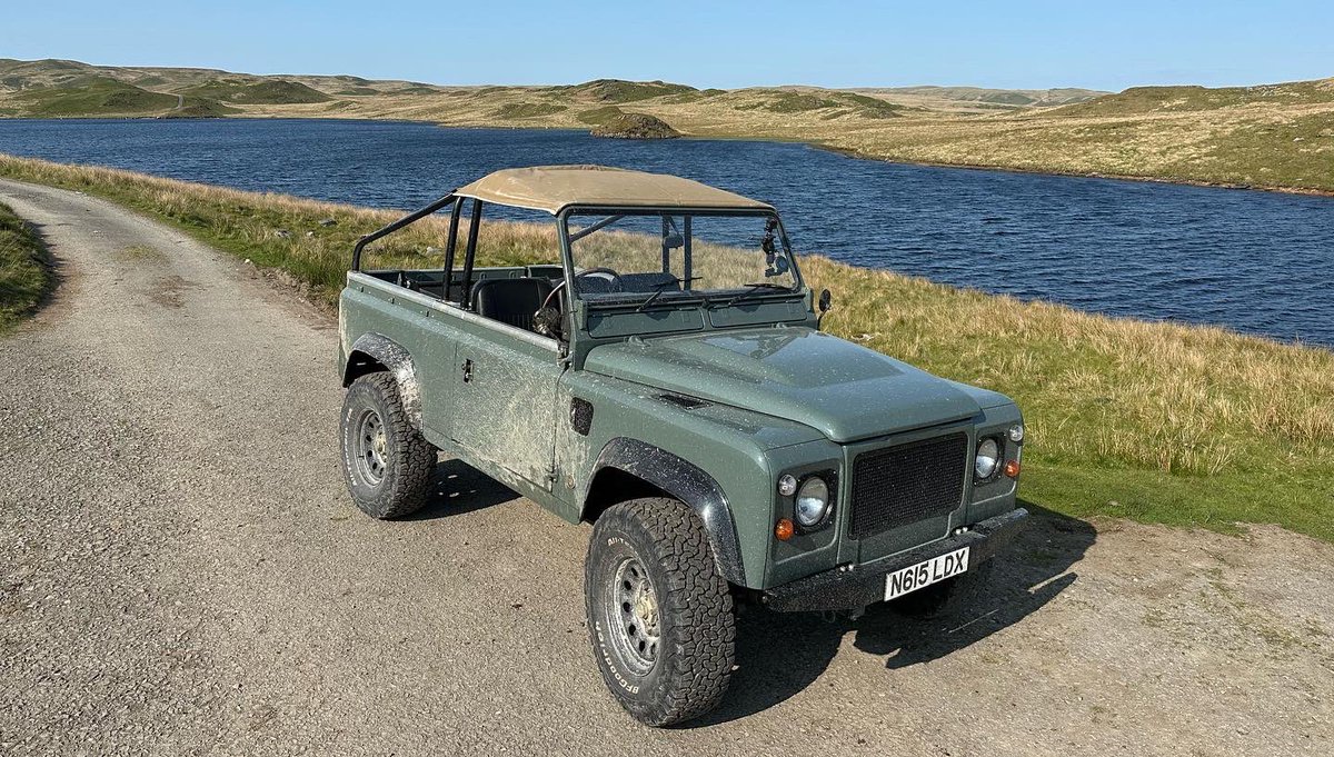 elecclassiccars's tweet photo. Looking forward to taking these two beasts to the Lucas Classic event at Shelsey Walsh tomorrow. Can’t wait to take the Worlds Fastest Land Rover up the hill.😎👍 #britpart #lucasclassic #shelseywalsh #sngbarratt #shelsleywalshhillclimb #classiccars #classiccarsuk #motorsportuk https://t.co/YXnpzlpgLp