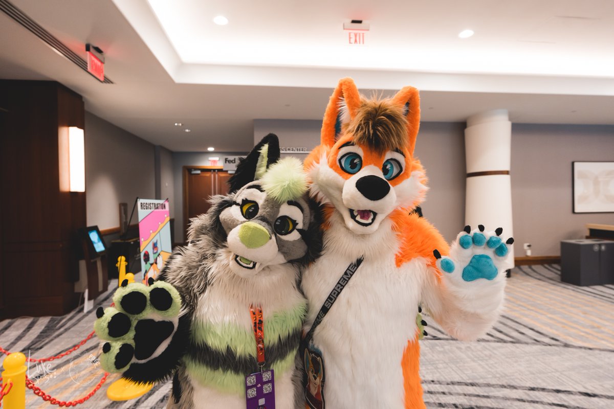 PaintedDesertFC's tweet image. Look at these two cuties!!   Happy Fursuit Friday Everybody!!  #roaming #pdfc2023 #fursuitfriday

📷:Luke Spots
🐦@luke_spots
Insta @luke_spots
🔗 camera.dog