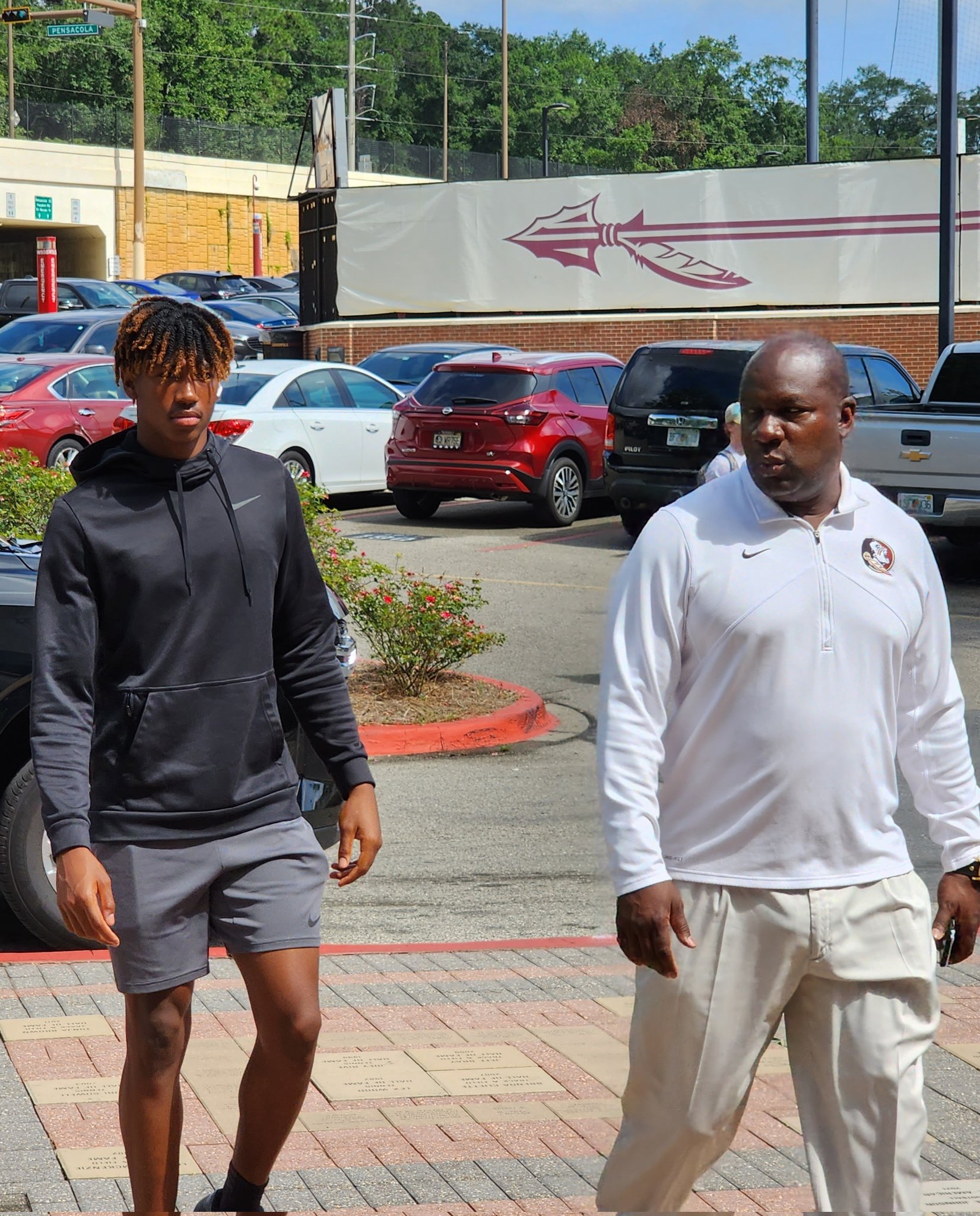 Warchant.com on X: Major DE target @LJMcCray11 has arrived for