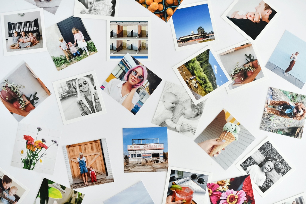 FREE TINY SQUARES 💙🌿 Our cutest prints ever are now free with the code MINIS. Turn summer memories into prints you can flip through – just chip in for shipping. Shop through 6/30: parabo.press/tiny-square-pr…