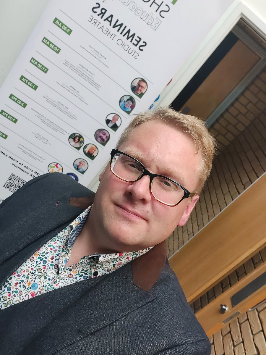 dadandexpert's tweet photo. Quick costume change ready for the @SENDawards at the @themhshows https://t.co/VfKhyV5mRp