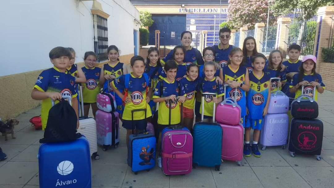 CDBdeCabrera's tweet photo. LA GUINDA A LA TEMP 22/23🍒
Esta mañana nuestros #preminis viajaron 🚍 hasta Sanlúcar de Barrameda para disputar la VI Copa Valorcesto que organiza la @FAB_Andaluza por 2° año consecutivo.
Es un orgullo para nuestro club representar al pueblo de @AytoPilas
✔️DISFRUTAD MUCHO 👌 https://t.co/sLpTF5J0u9