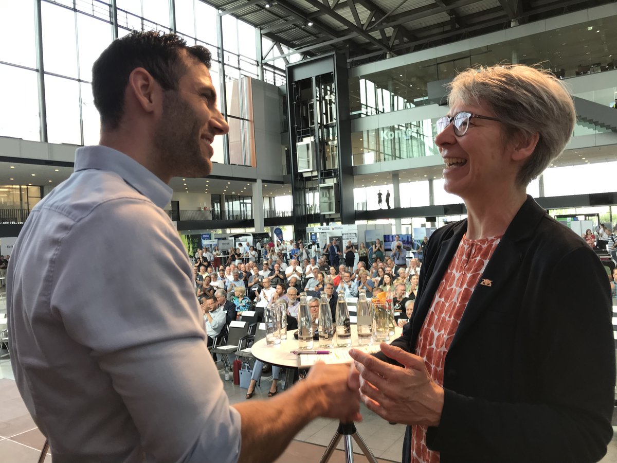 Auf die Grüne Mobilität! Gestern beim #FutureMobilityAward2023 in Karlsruhe nahverkehrspraxis.de/mit-intelligen…. NaturTrip war unter den Finalisten wie auch <a href="/vesputi/">Vesputi</a>  @MOTIONTAG und NeoCargo AG. Gratulation an aicorn GmbH!