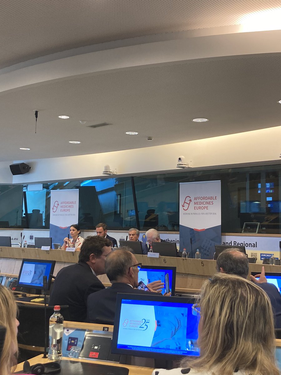 AffordableMedFR's tweet photo. A l’occasion des #25ans d’ @AffordableMedEU passionnante conférence sur le #marchéintérieur avec @SenatoreMonti et José Luís da Cruz Vilaça https://t.co/WlHNPeZmxx