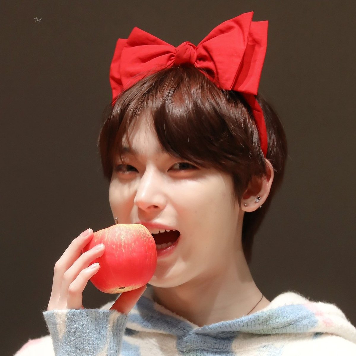 inuhypen's tweet photo. ♡ ♡ SUNOO BIRTHDAY GIVEAWAY ♡ ♡ 
 
1 winner of 150 pesos 

- must rt and like this tweet
- mbf
- reply sunoo tags with your fave photo of him

ends june 26 

ETERNAL FLOWERY PATH WITH SUNOO
#TwentyFirstBloomOfSunoo #선우야_네_빛으로_세상은_여름이_��� #엔하이픈_선우 https://t.co/XEULlli7sz