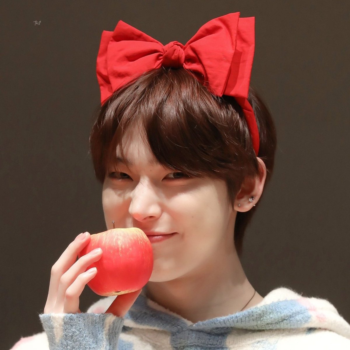 inuhypen's tweet photo. ♡ ♡ SUNOO BIRTHDAY GIVEAWAY ♡ ♡ 
 
1 winner of 150 pesos 

- must rt and like this tweet
- mbf
- reply sunoo tags with your fave photo of him

ends june 26 

ETERNAL FLOWERY PATH WITH SUNOO
#TwentyFirstBloomOfSunoo #선우야_네_빛으로_세상은_여름이_��� #엔하이픈_선우 https://t.co/XEULlli7sz