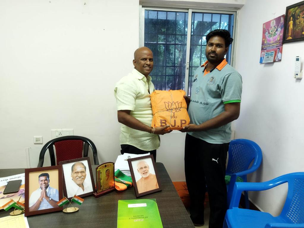 ApThiyagarajan's tweet photo. With deep gratitude,we remember&honor Dr.shyamprakashmukerji's #Memorialday #bjpfounder who fought for bharathiya janata sangam,youngsters handholding with @AKSaiJSaravanan focusing saffron party #oussudu @PMOIndia @AmitShah @BJP4Puducherry @BlrNirmal @DrTamilisaiGuv @BJP4India https://t.co/9aVfW17zWj