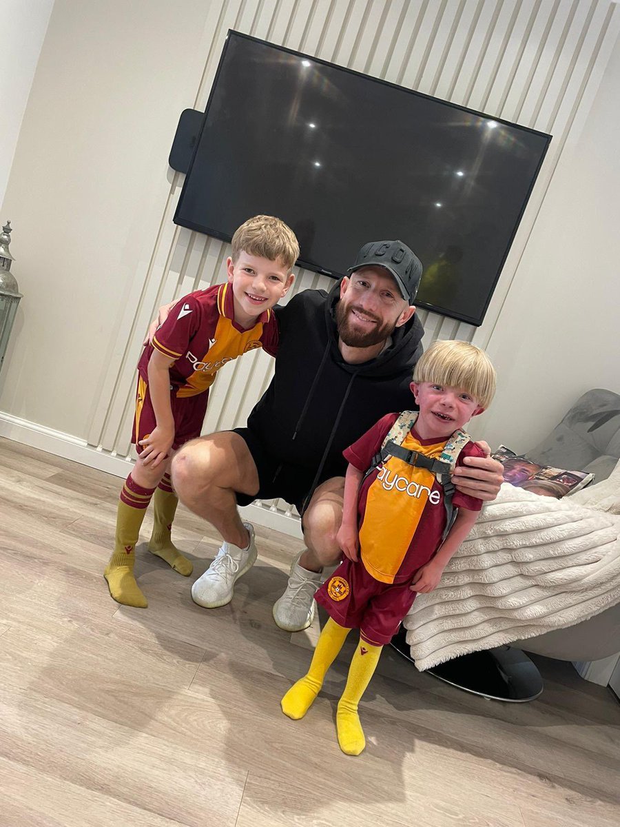 GordonGunn's tweet photo. Well what can I say, Kevin you are an amazing person, you have made these 2 boys dreams come true ❤️❤️ what a man honestly thanks so much 🙌 it will be sad to see you go but you’ve left great memories that will last a lifetime 🧡💛 @kevinvanveen https://t.co/tK91ALIdzO