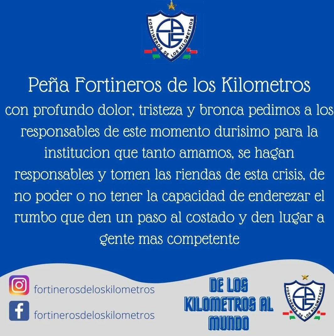 sabadovelezok's tweet photo. ⚠️ Las Peñas comenzaron a expresarse en repudio del momento de #Vélez.

📜 Los pedidos son de "tomar riendas de la crisis o dar un paso al costado" y "dar explicaciones y tomar decisiones".

📍 Las primeras en manifestarse fueron "Fortineros de los Kilómetros" y @fortintucumano. https://t.co/tTkL66MW8g