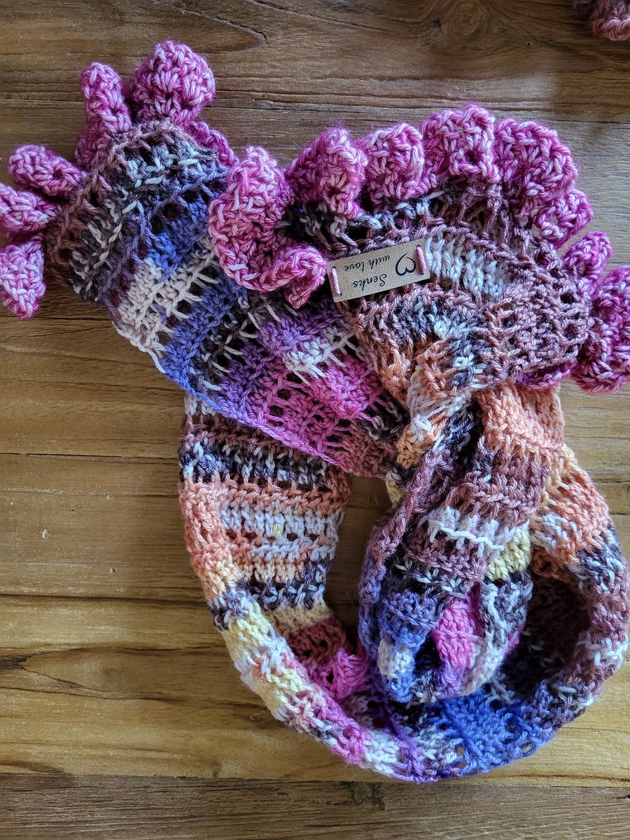 maritcupido's tweet photo. @TanteLies2 afgelopen mei samen met een vriendin wol bij u gekocht. Erg gelachen.. En kijk hier het resultaat! Hoe mooi is deze sjaal geworden. #wolwinkel #Terschelling https://t.co/8eBgvl7puo