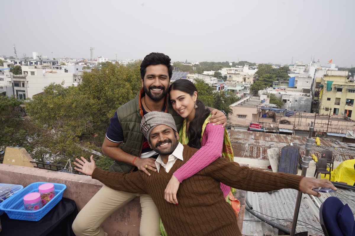 MaddockFilms's tweet photo. Jitni dhamakedaar hai Kapil-Somya ki कहानी, utni hi pyaari hai inki yeh BTS ki झलक. 😍🫶🏻✨
Inki jodi ko apnaane aur pyaar dene ke liye ❤️ se thank you! 🤗

पेश hai ek hatke kahani from the makers of Luka Chuppi and Mimi. ☺️

Book your tickets sahparivaar - https://t.co/OdplmCg1Y0 

#ZaraHatkeZaraBachke in theatres now.

@vickykaushal09 @SaraAliKhan #RakeshBedi #AnubhaFatehpuria @neerajsoodactor #KanupriyaShankarPandit #SushmitaMukherjee @sharibhashmi #AkashKhurana #HimanshuKohli #SrishtiGanguliRindani @Inaamulhaq1 #VivaanShah @Laxman10072 #DineshVijan #JyotiDeshpande @maitreybajpai @RamizIlhamKhan @sharadakarki #PoojaVijan @SachinJigarLive @Soulfulsachin @JIGARSARAIYA @OfficialAMITABH @jiostudios @saregamaglobal