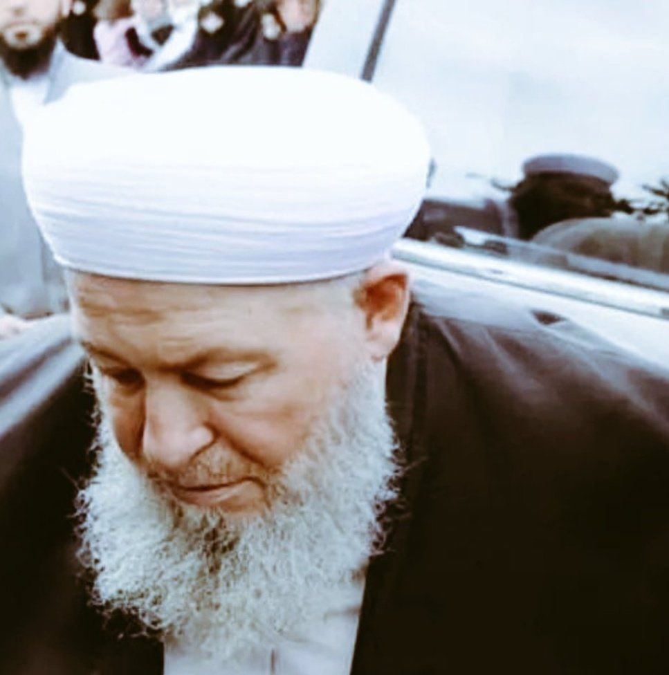 ihsanhocaresmi's tweet photo. Yetiştirdiği talebeler,açtığı medreseler, hicab abidesi kız öğrencilerle kışta bahara yol açan;İsmailağa’da yazdığı destanla dışardan gelen ulemaya “Bu ba’su ba’de’l-mevt”tir dedirten Mahmud Efendi Hazretlerini vefat yıldönümünde rahmet ve hasretle yâd ediyoruz.Makamı ali olsun. https://t.co/Sq6BYvEIbv