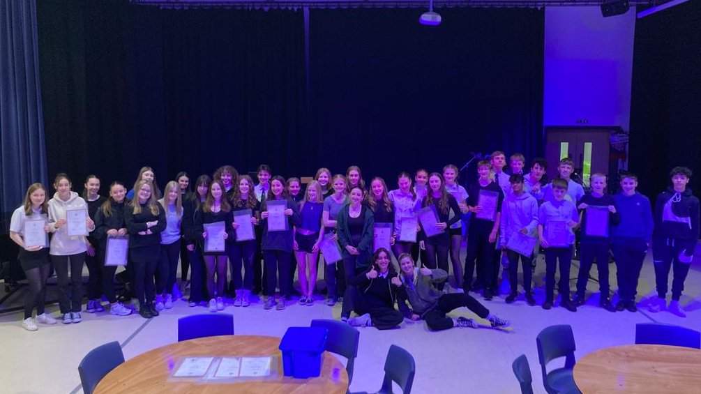 Huge well done to this year's Bronze group, over half of our 60 strong cohort have already got their sections signed off and received their certificates and badges today! 🥳🥳🥳 #teamporty #youthwithoutlimits #bronzedofe