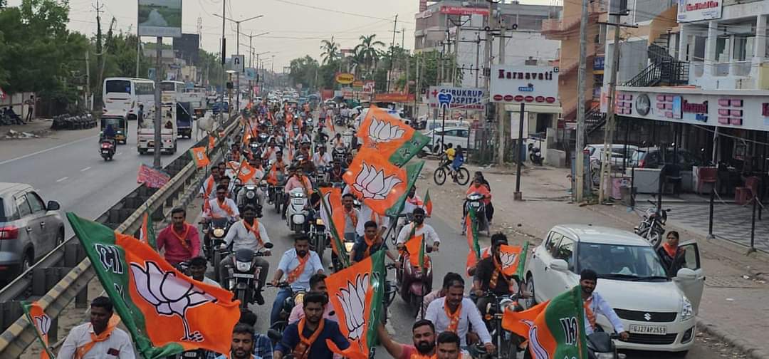 BJP4AhmedabadD's tweet photo. ૯ વર્ષ સેવા,સુશાસન અને ગરીબ કલ્યાણના..

માન.વડાપ્રધાનશ્રી નરેન્દ્રભાઈ મોદી સાહેબના સુશાસનના ૯ વર્ષ પુણઁ થયાની ઉજવણીના ભાગરુપે સાણંદવિધાનસભાની "વિકાસ બાઈક યાત્રા" યોજવામાં આવી... https://t.co/DonYw8camX