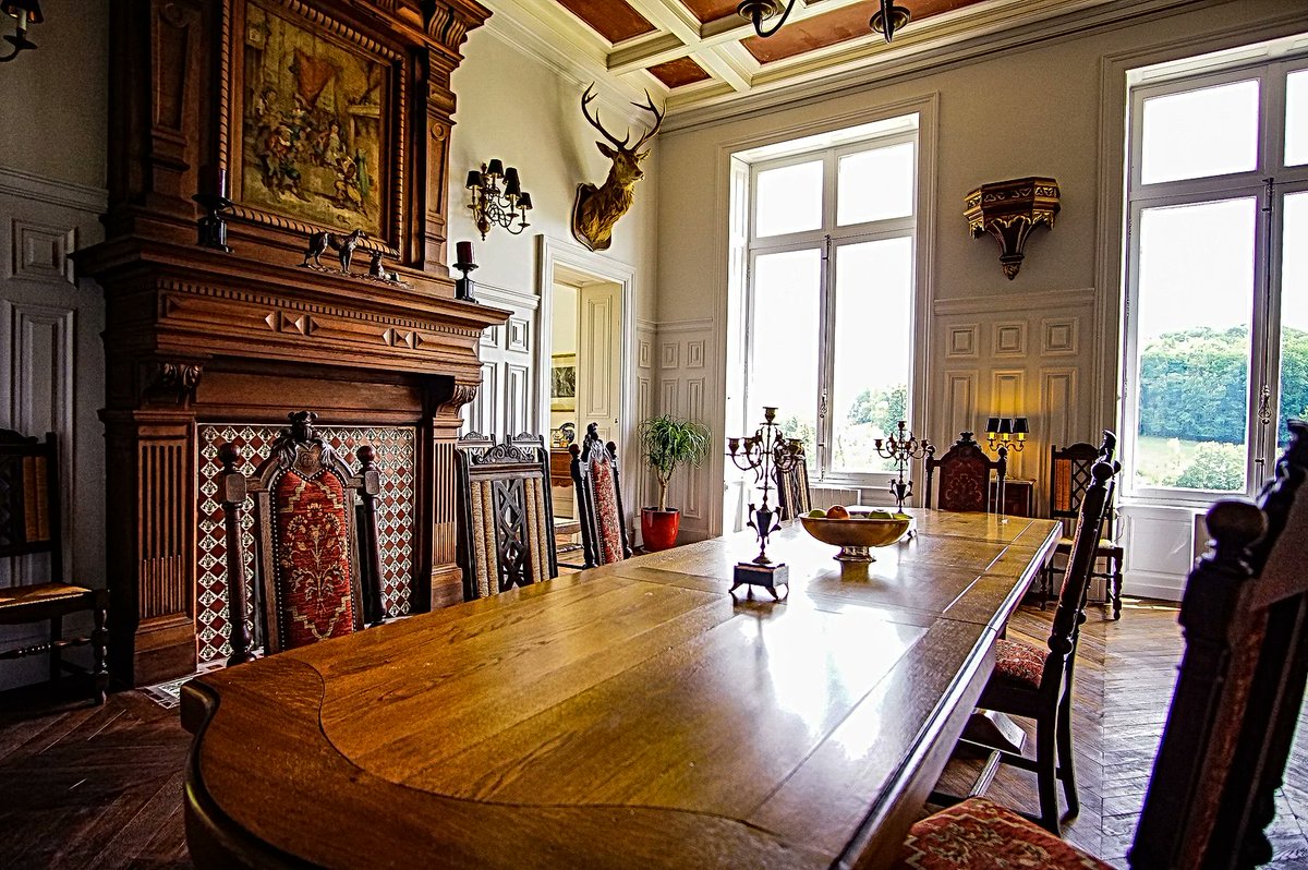 KeightMacLean's tweet photo. I'm going to be an Artist in Residence at the Chateaux Orquevaux in France for the month of November! That means any paintings you buy before then are going directly to helping me get ready for something really important for my career that's been on my bucket list for years! https://t.co/YJF2tDCh7J