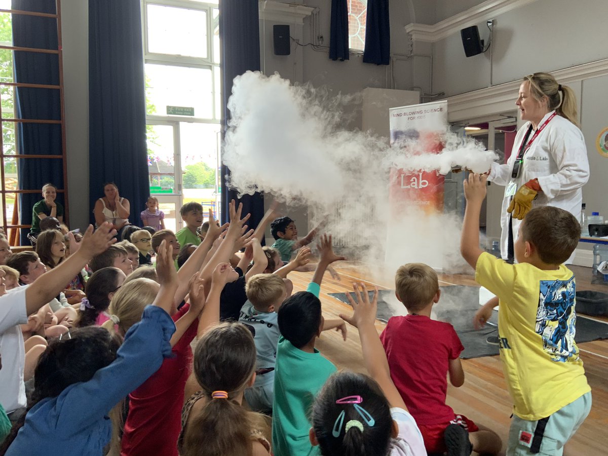 Year3SouthCamPr's tweet image. Year 3 and 4 had a fantastic end to STEM week today with a explosive assembly from Genie Lab! #welovesouthcamberley #STEMweek
