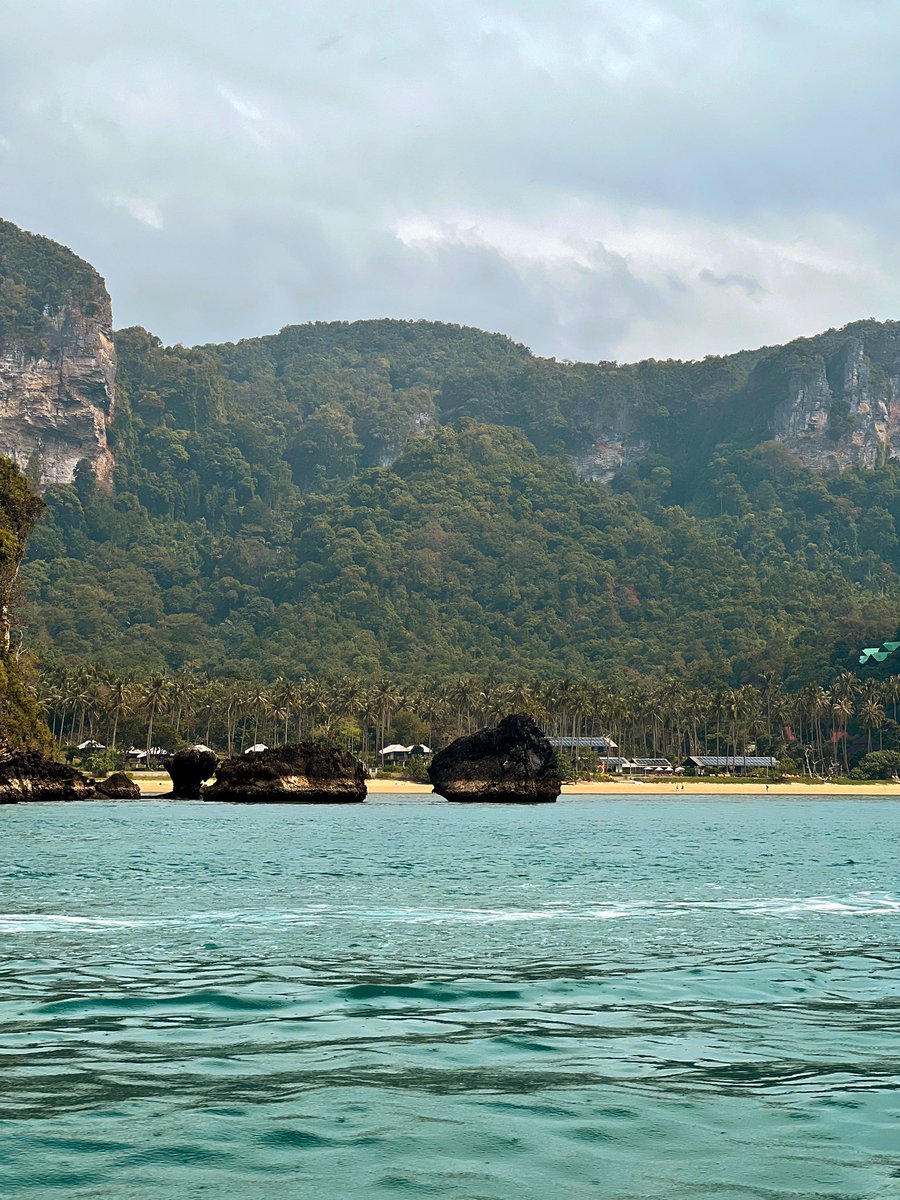 Krabi 🐠 🏝️ #thailand #bangkok #travel #phuket #thai #travelphotography #thailandtravel #photography #indonesia #amazingthailand #love #nature #travelgram #beach #photooftheday #instagood #krabi #thaifood #travelblogger #instagram