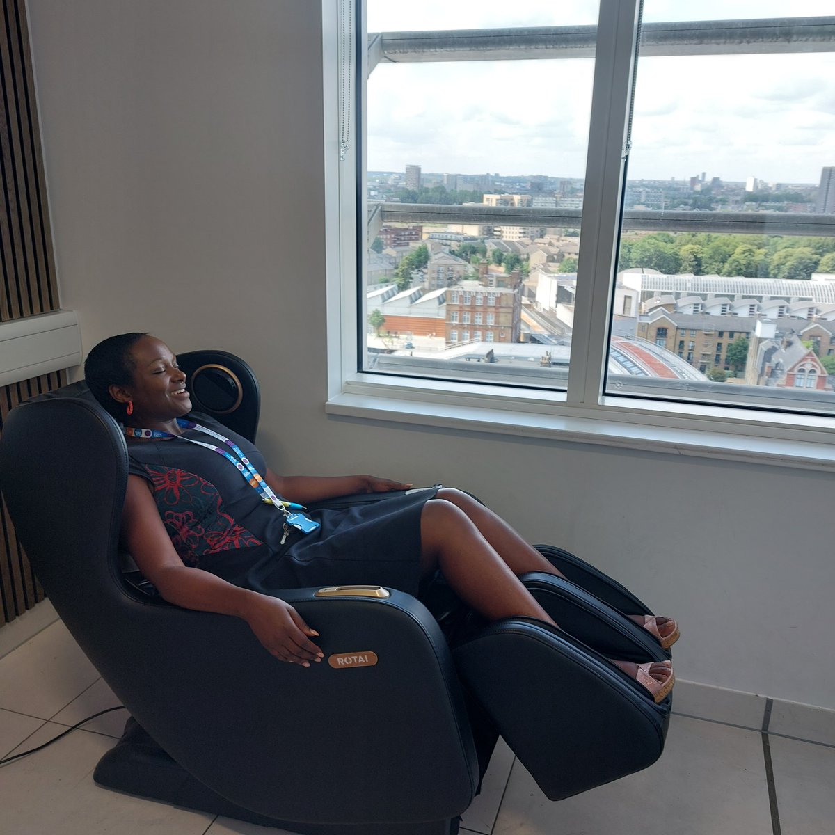 RLHWellbeing's tweet photo. The RLH Massage chair returns to the Wellbeing Hub. We invite you to #Takeyourbreak
#BHWellbeing for our people @RoyalLondonHosp https://t.co/tYUZilj4nF