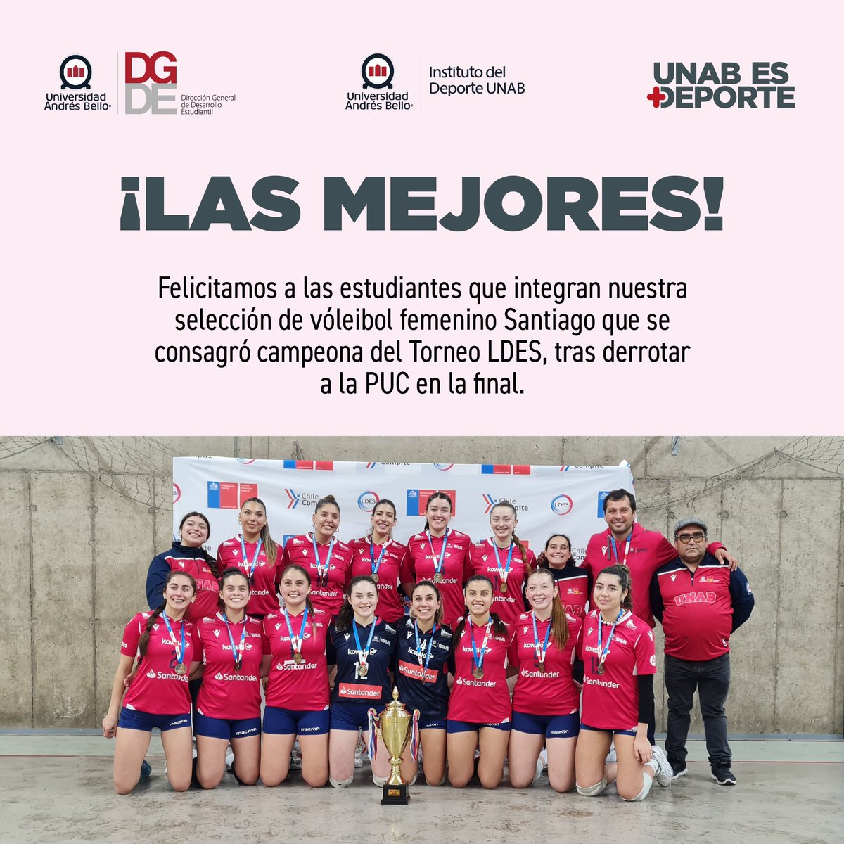 uandresbello's tweet image. 🏆¡#OrgulloUNAB!🥇

Felicitamos a las estudiantes y cuerpo técnico que integran la selección #UNAB de vóleibol femenino Santiago que se quedó con el título de la Serie Honor LDES, tras derrotar a la PUC en la final 💪🤩.

#LaUNABsomostodosytodas #Deporte #DeporteUNAB #Chile…