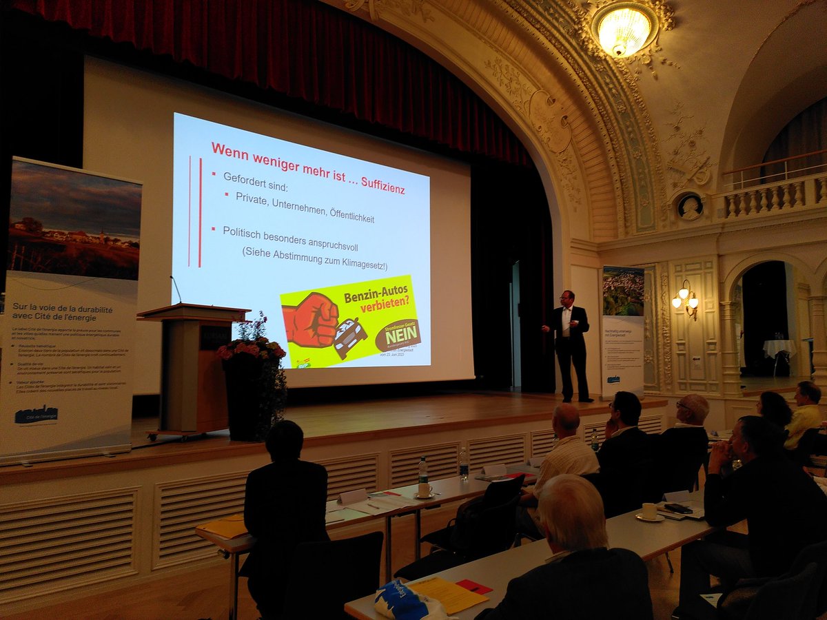 Vielen Dank an die #Energiestadt @Gde_Engelberg für die Gastfreundschaft! Intensive Diskussionen und spannende Beiträge zu einer nachhaltigen Energiezukunft heute an der Mitgliederversammlung des Trägervereins Energiestadt.