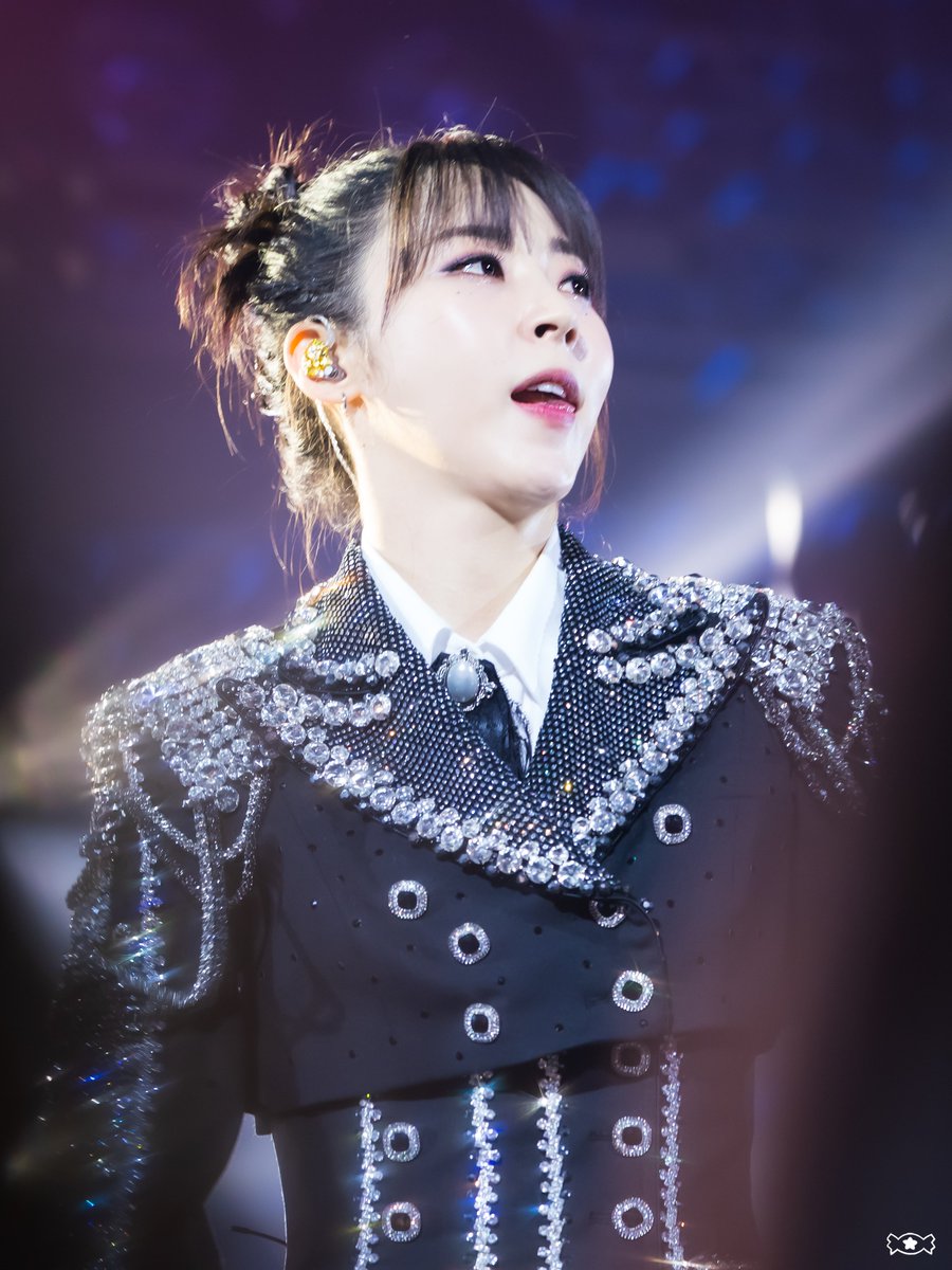 starcandy_moon's tweet photo. 230617 to 230618 
MAMAMOO WORLD TOUR 〈MY CON> ENCORE - SEOUL  
마마무 문별

미모가...ㄷㄷ

#마마무 #문별 #MAMAMOO #MOONBYUL https://t.co/wb4O7Z18AP
