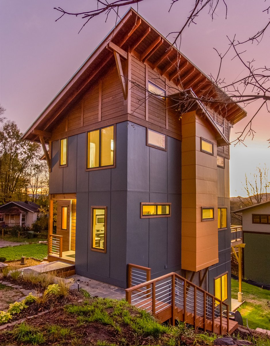 GSocialMedia's tweet photo. My friend Daryl designed & built this beautiful home on Chicken Hill in Asheville years ago, and I helped him win the International #FreeGreen competition using my social media campaigns! #asheville #realestate #homebuilder #avlarch #socialmedia #architecture #chickenhill https://t.co/g7U5278V2w