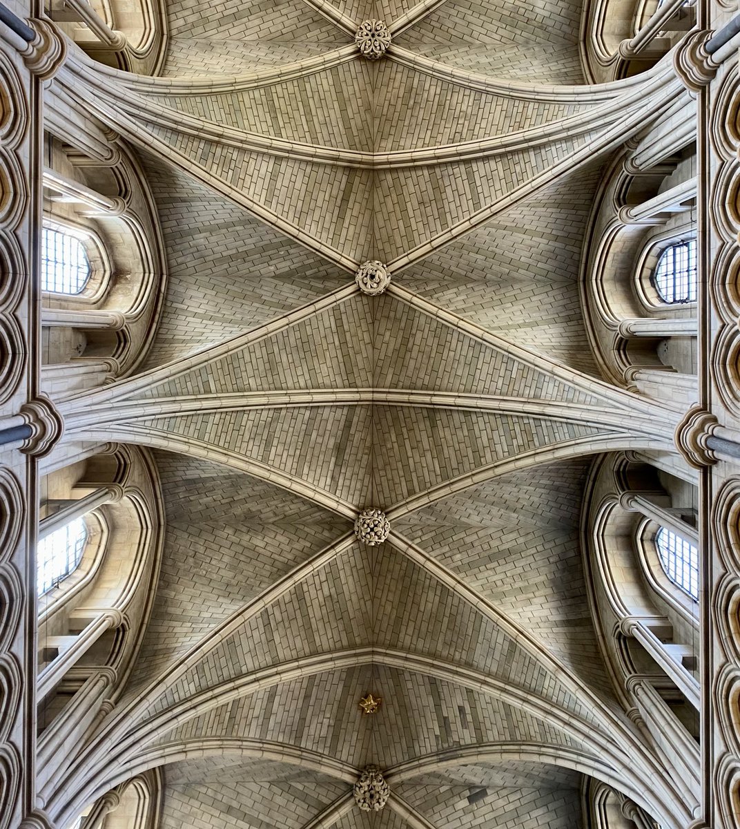 StructEngJim's tweet photo. In what seems like a never-ending quest to visit all medieval cathedrals in England (thanks ST!), I can now put a tick against Southwark… only Hereford and St Albans to go. https://t.co/29NcHPa0tI