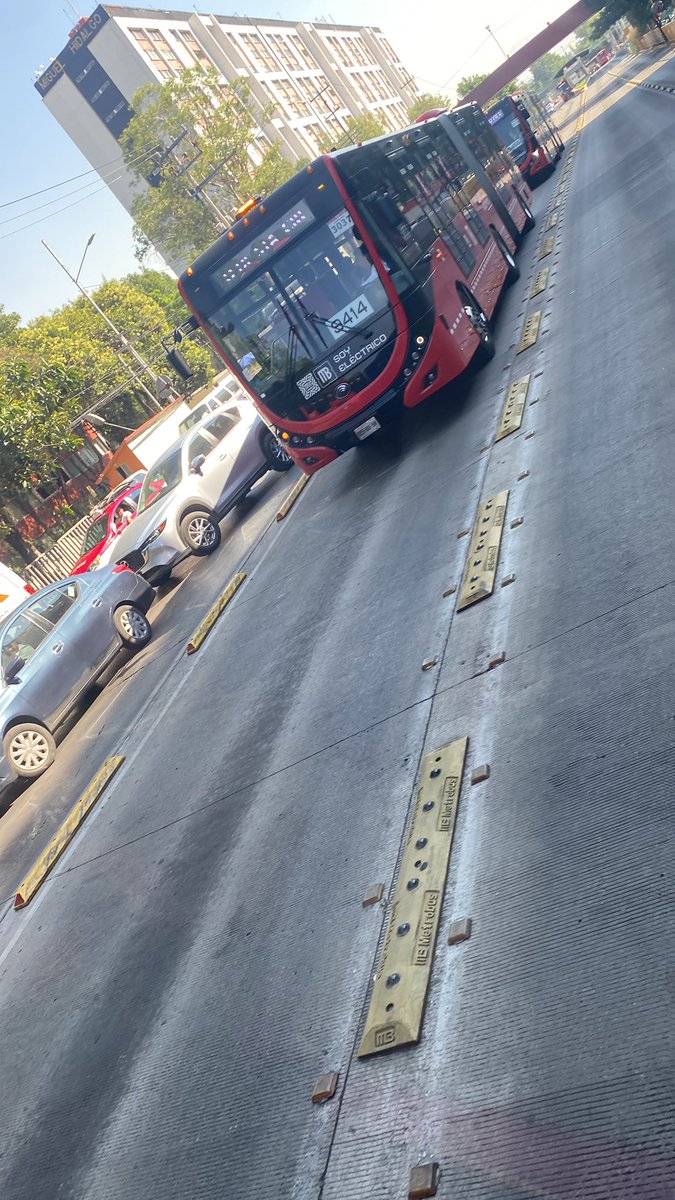 Lilithmg's tweet photo. @MetrobusCDMX @SSC_CDMX @LaSEMOVI Por favor @MetrobusCDMX capaciten bien al personal que opera el radio, la señorita le dio la indicación al operador que se diera la vuelta entre Tlatelolco y Ricardo flores magon, diciéndole que retornara en eje2 debido a que no había paso y nos regresó debido a las indicaciones https://t.co/7pPTbLFG4V