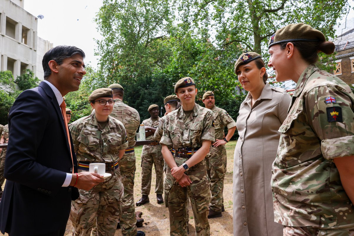 Today I had the privilege of spending some time meeting soldiers at Wellington Barracks.

Tomorrow, on #ArmedForcesDay, I hope the whole country will take a moment to thank our service personnel and their families.

Their duty and service defines what makes this country great 🇬🇧