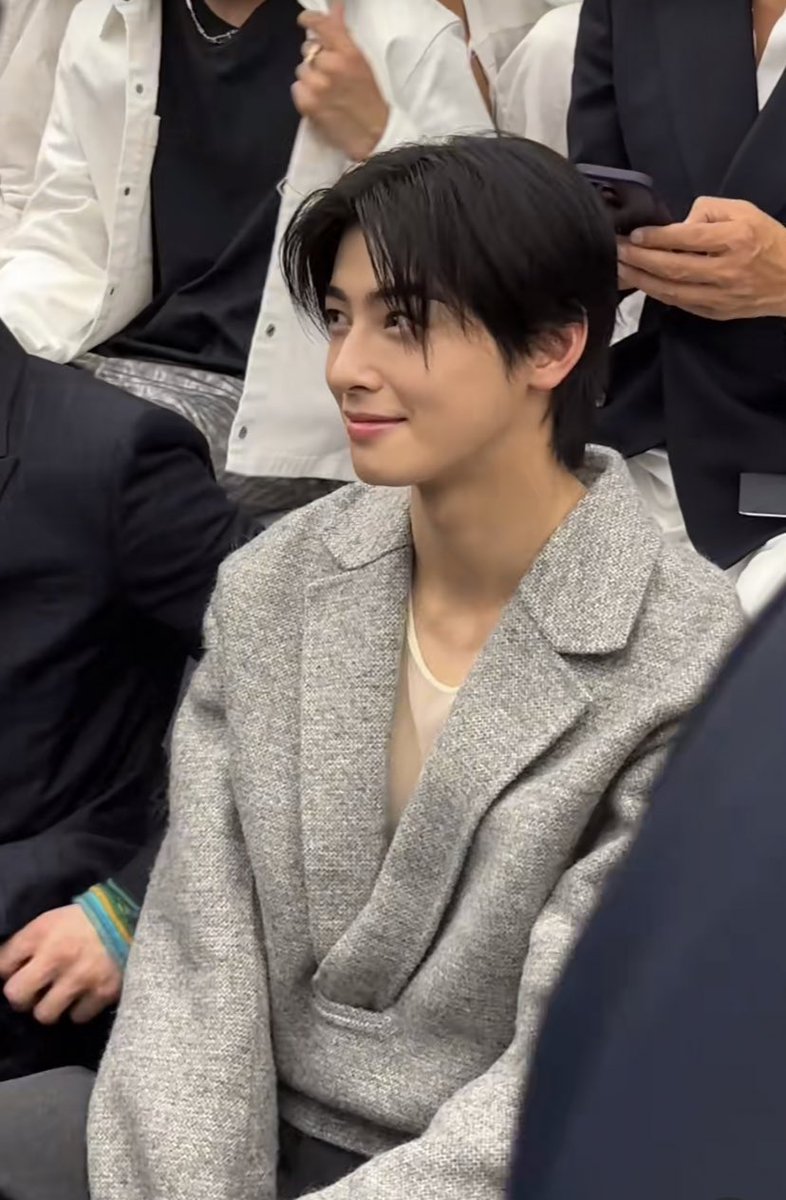 Shuwy5's tweet photo. ชาอึนอูคือความหล่อแบบสากลโลก ทุกชาติต่างหวีดร้องให้อึนอูแบบร้องขอชีวิต โอเคค่ะ ไม่แปลกที่ชั้นก็แทบหยุดหายใจเมื่อเจออึนอู 5555 เก็ตละ พ่อยอดชา… ชาที่ดีที่สุดคือชาอึนอู พลังความหล่อที่ทำลายล้างโลกใบนี้ 👌🏼✨ https://t.co/M4KJ7kl7XC