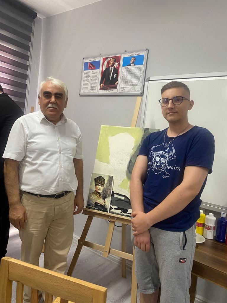 Selcuk_Tyurek01's tweet photo. Yüreğir Halk Eğitim Merkezine bağlı özel yürekler kurs merkezinin hazırladığı sergiye katıldık Onlar çok özel Ellerine sağlık ⁦@kocakysr⁩ ⁦@hbfettahoglu⁩ ⁦@mebhbogm⁩ https://t.co/eUJxt3yP1O