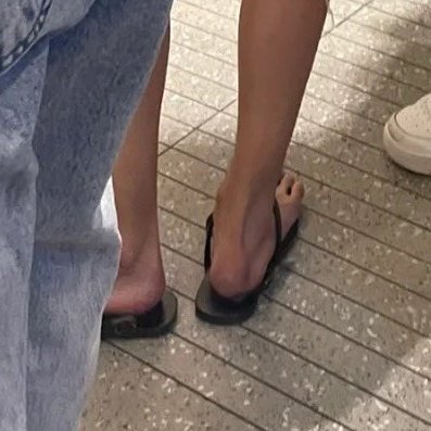 haechan and his flipflops anywhere.. crazy